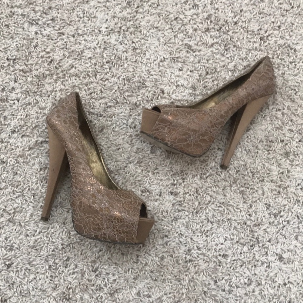 Zigi Soho Lace Platform heels - 8.5